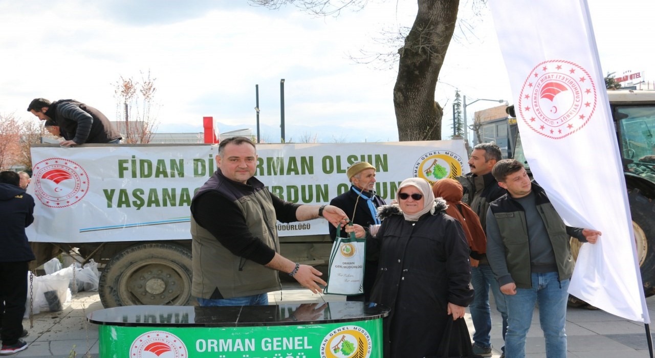 Düzcede 5 bin adet fidan dağıtıldı