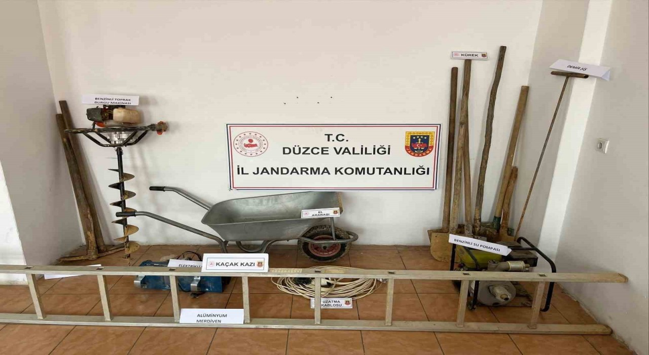 Düzcede define için evde 15 metre tünel kazmışlar