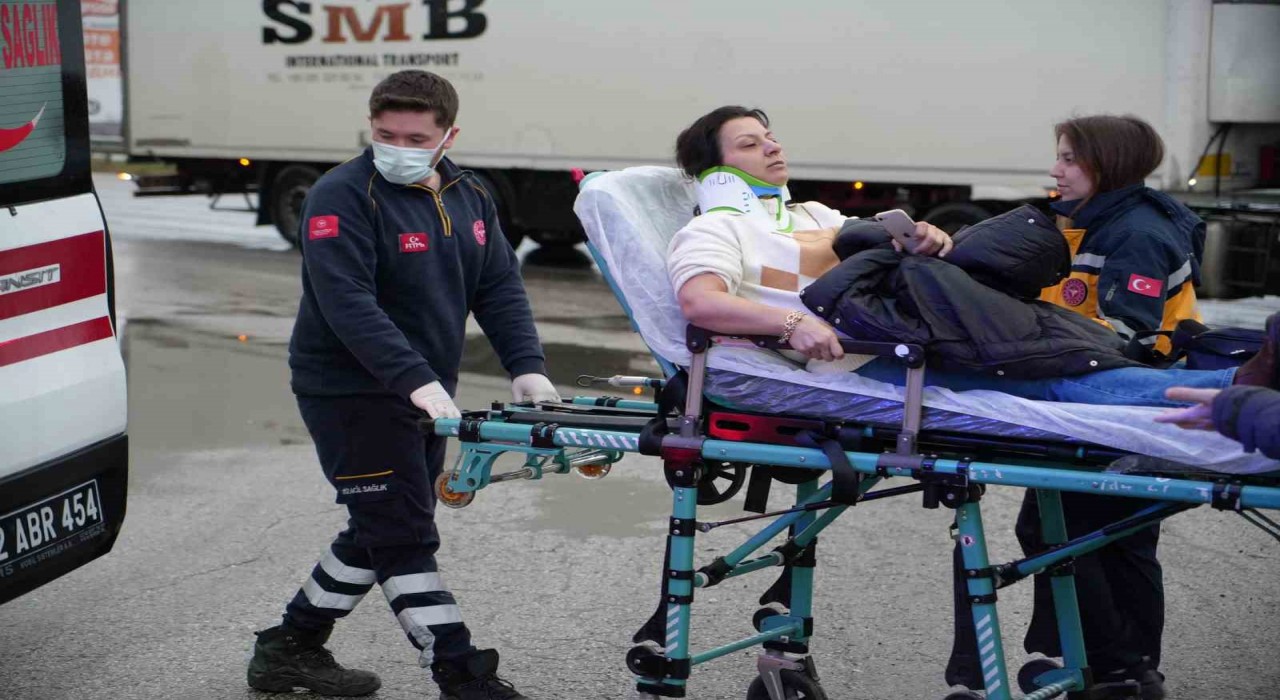 Edirnede kontrolden çıkan otomobil takla attı: 2 yaralı
