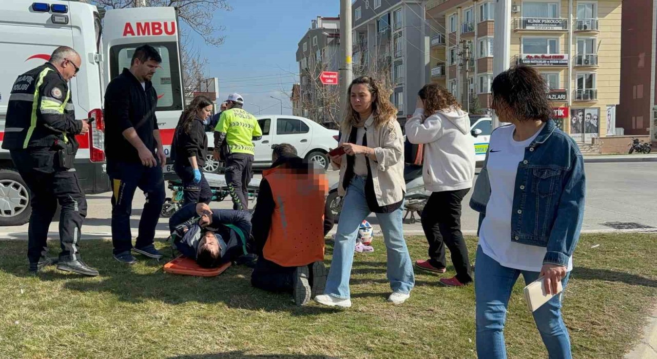 Edirnede motosiklet ile otomobil çarpıştı: 1 yaralı