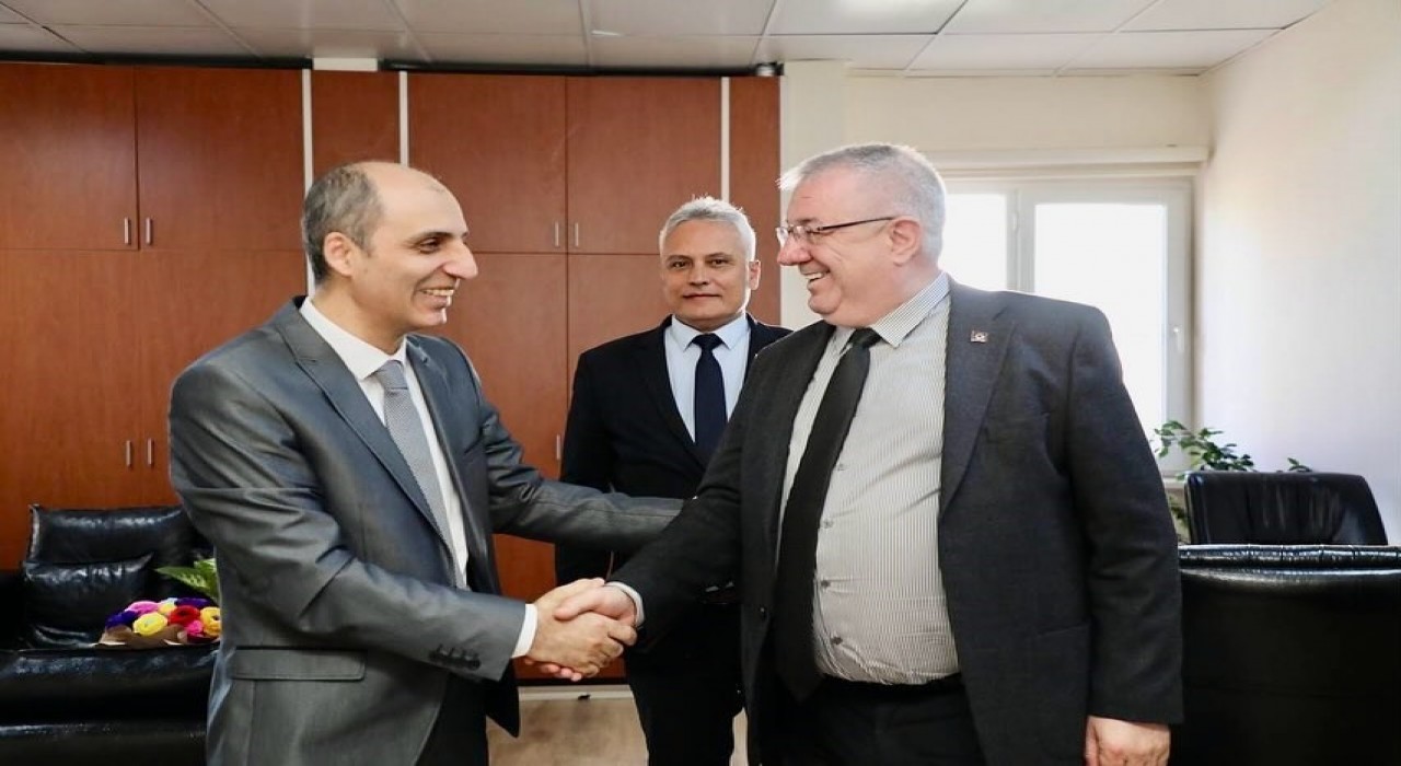 Edremit Belediye Başkanı Mehmet Ertaştan sağlık çalışanlarına tıp bayramı ziyareti