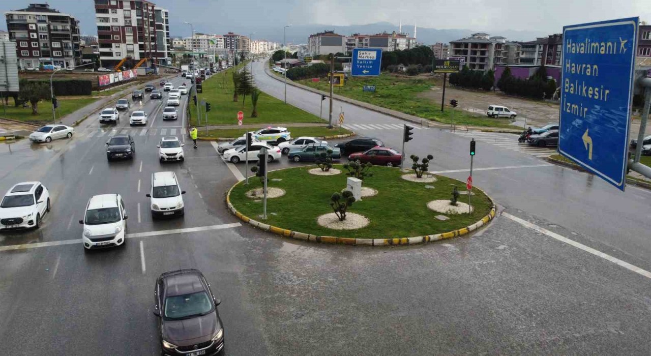 Edremitte bayram trafiği havadan görüntülendi