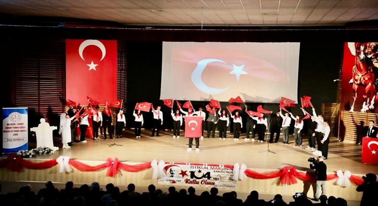 Edremitte İstiklal Marşının 104. yılı coşkuyla kutlandı