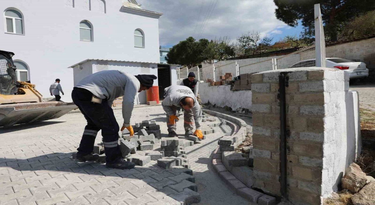 Efeler Belediyesi, Baltaköy Camii bahçesini yeniledi