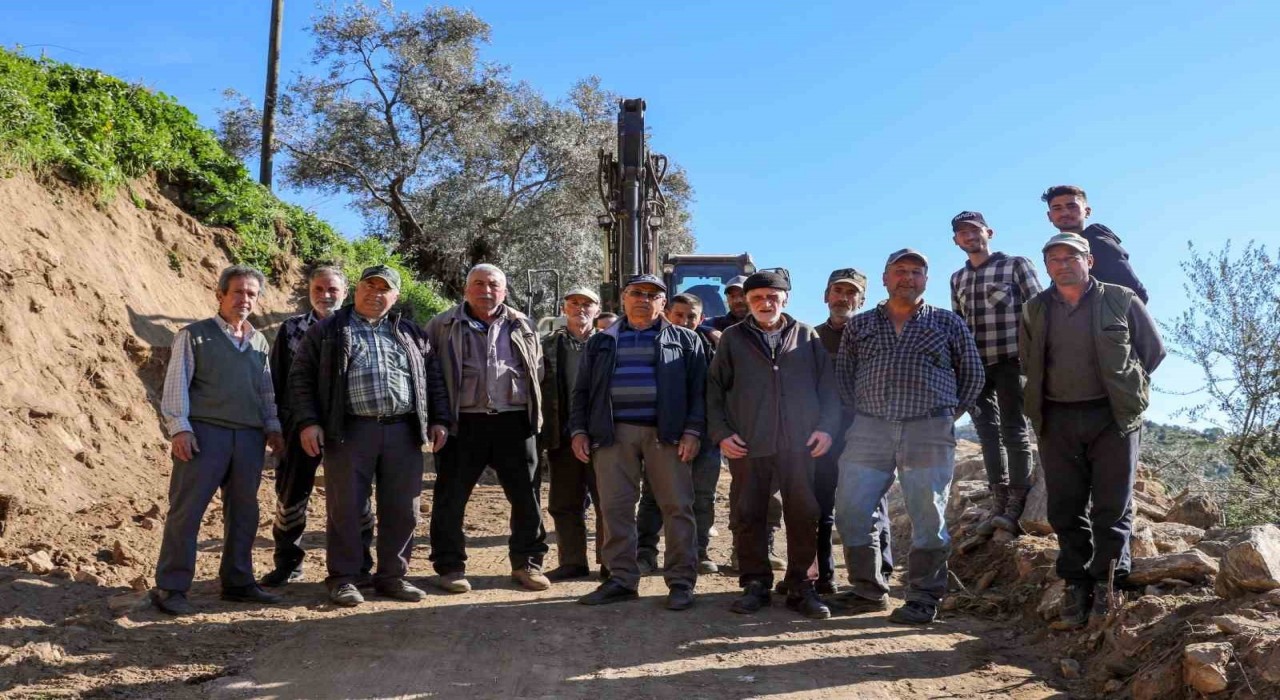 Efeler Belediyesi Gölcük Mahallesi sakinlerinin yol sorununu çözüme kavuşturdu