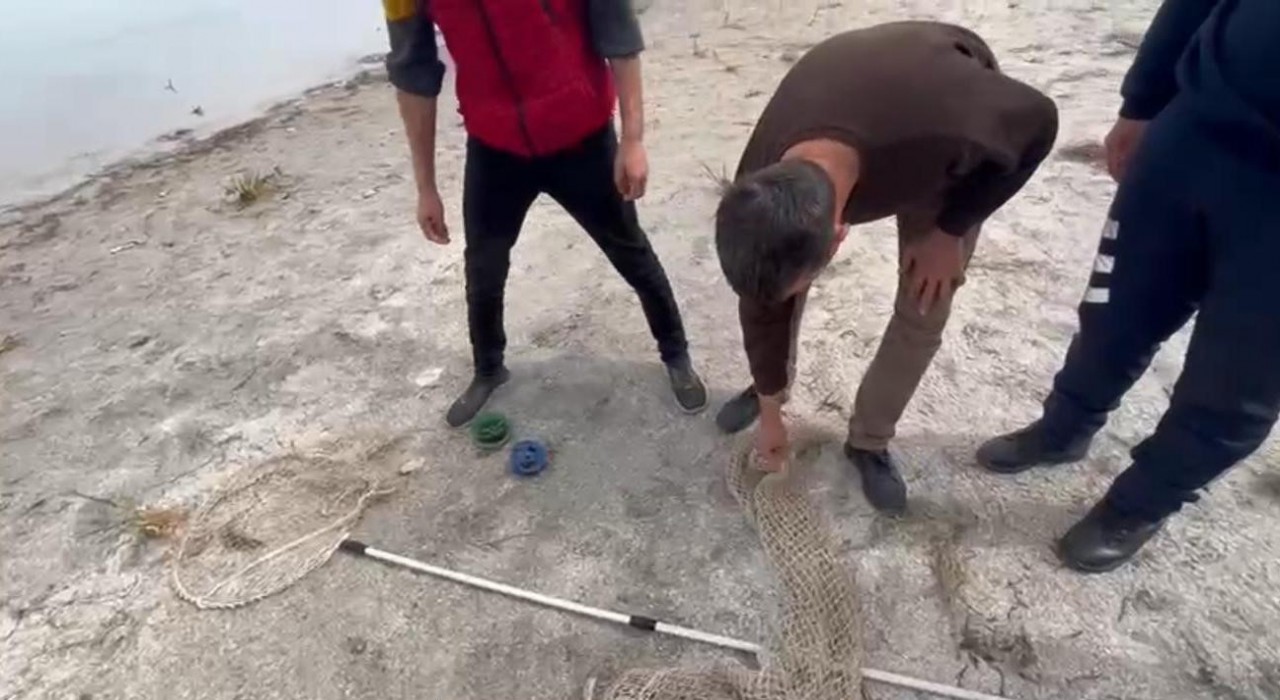 Eğirdir Gölünde yasa dışı avcılık yapan 7 kişiye ceza kesildi