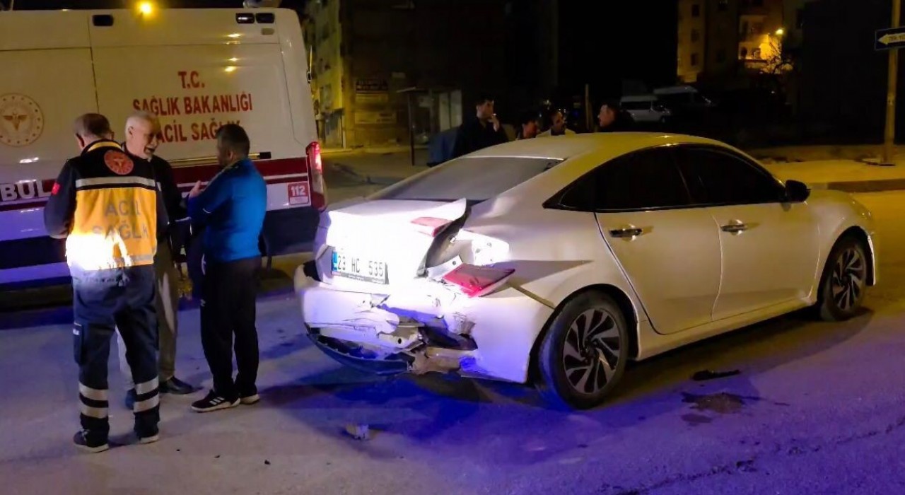 Elazığda 2 otomobil çarpıştı: 2 yaralı