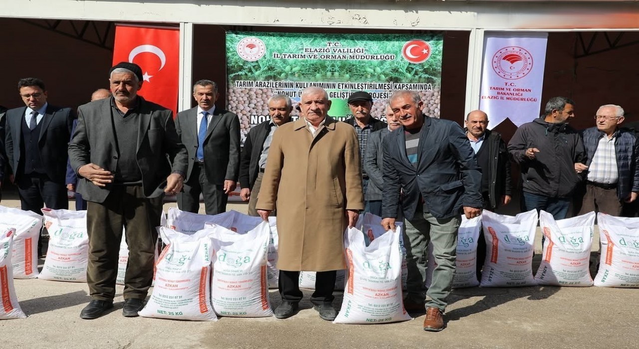 Elazığda çiftçilere nohut dağıtıldı