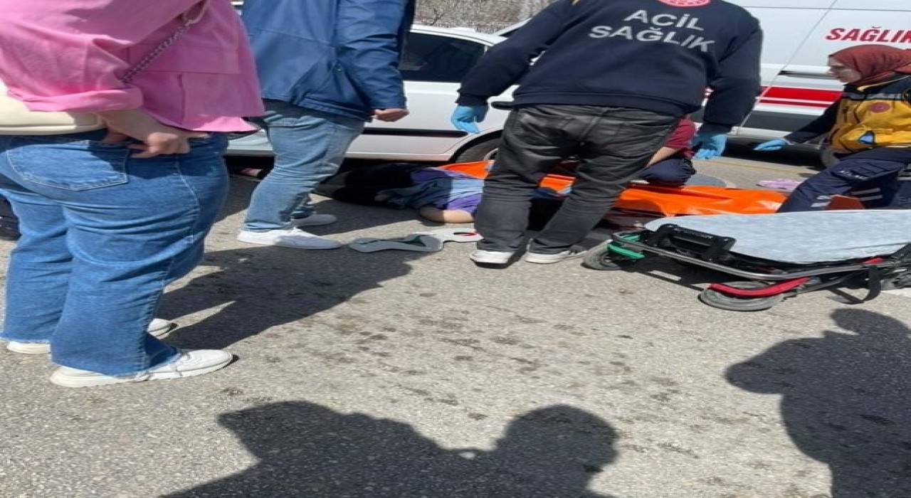 Elazığda iki farklı otomobilin çarptığı genç kız ağır yaralandı