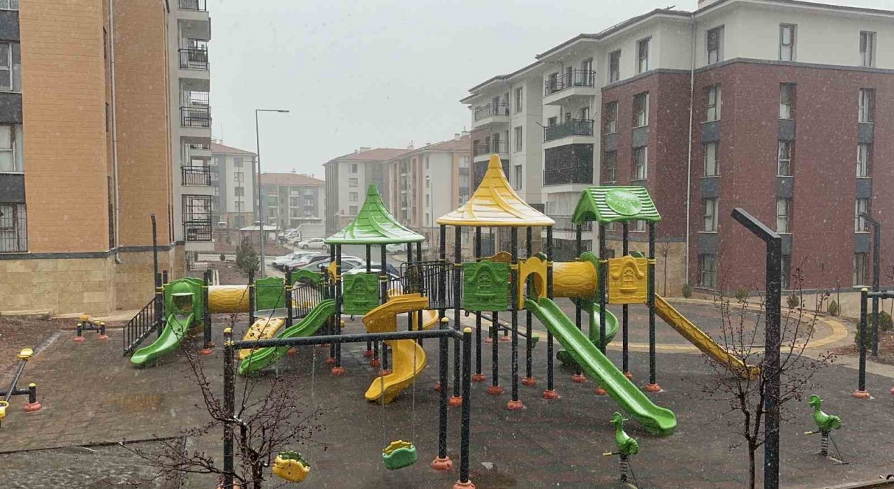 Elazığda kar yağışı etkili oldu