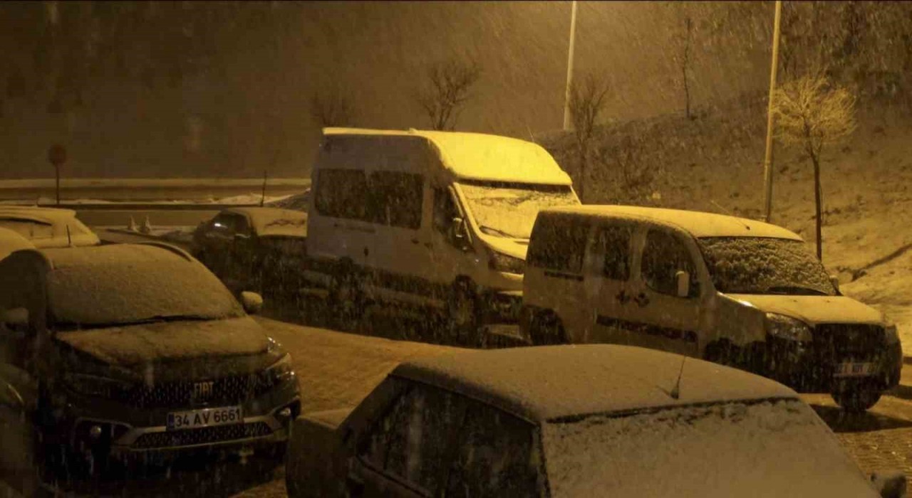 Elazığda kar yağışı etkisini sürdürüyor