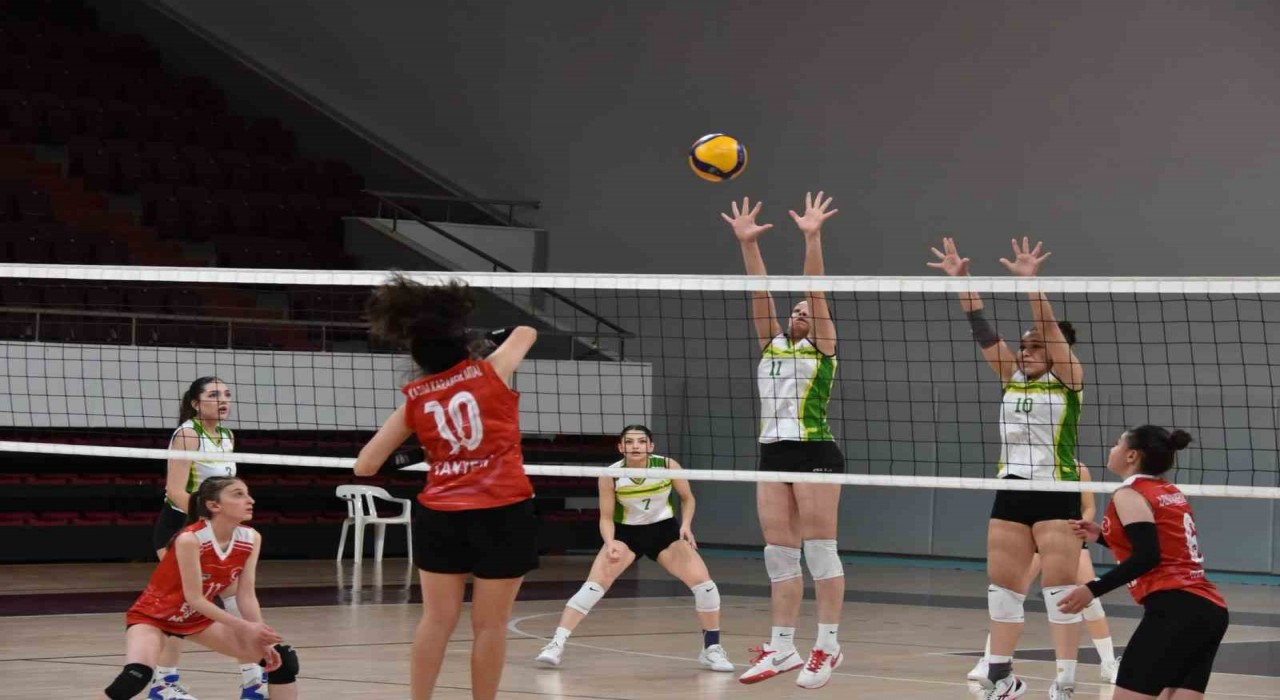 Elazığda okul sporlarında birincilik heyecanı