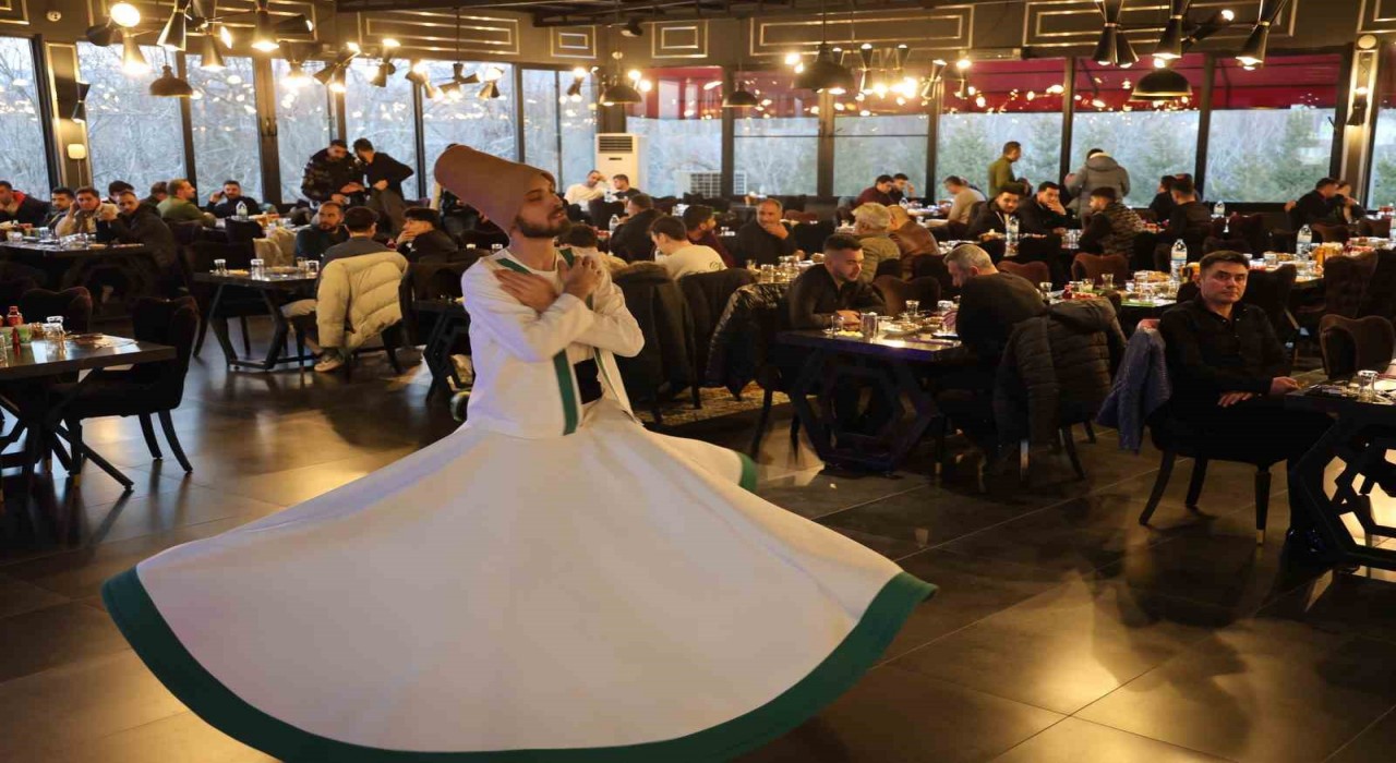 Elazığda sema gösterisi eşliğinde iftar programı mest etti