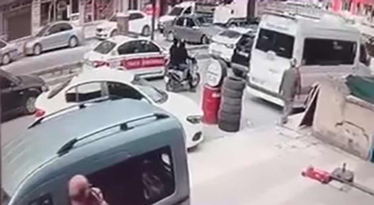 Elazığda tır, otomobili metrelerce sürükledi