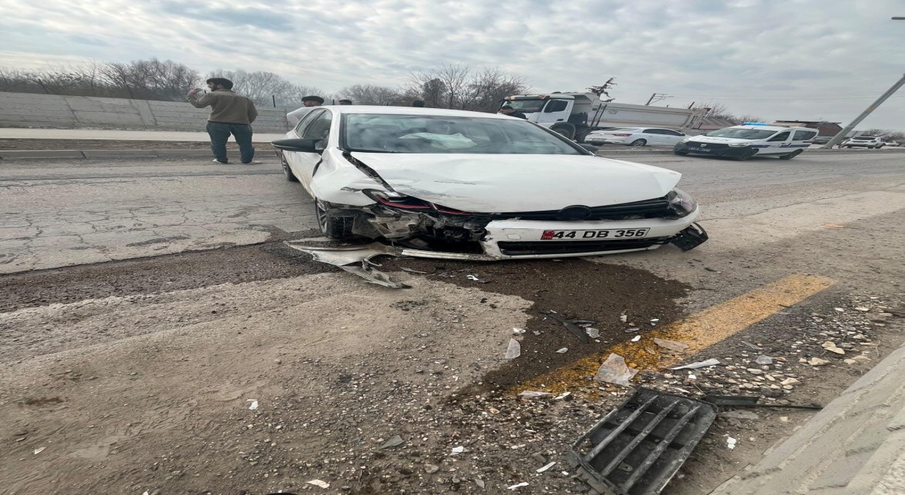 Elazığda trafik kazası: 2 yaralı