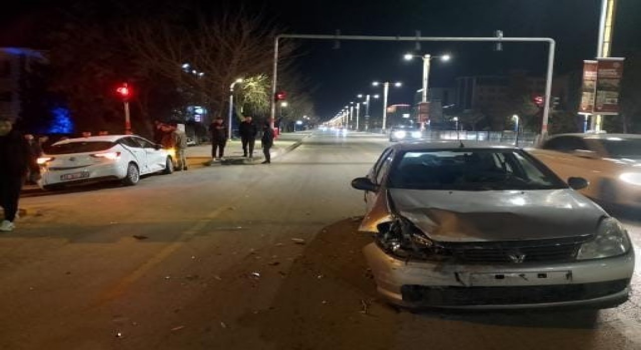 Elazığda trafik kazası 2 yaralı