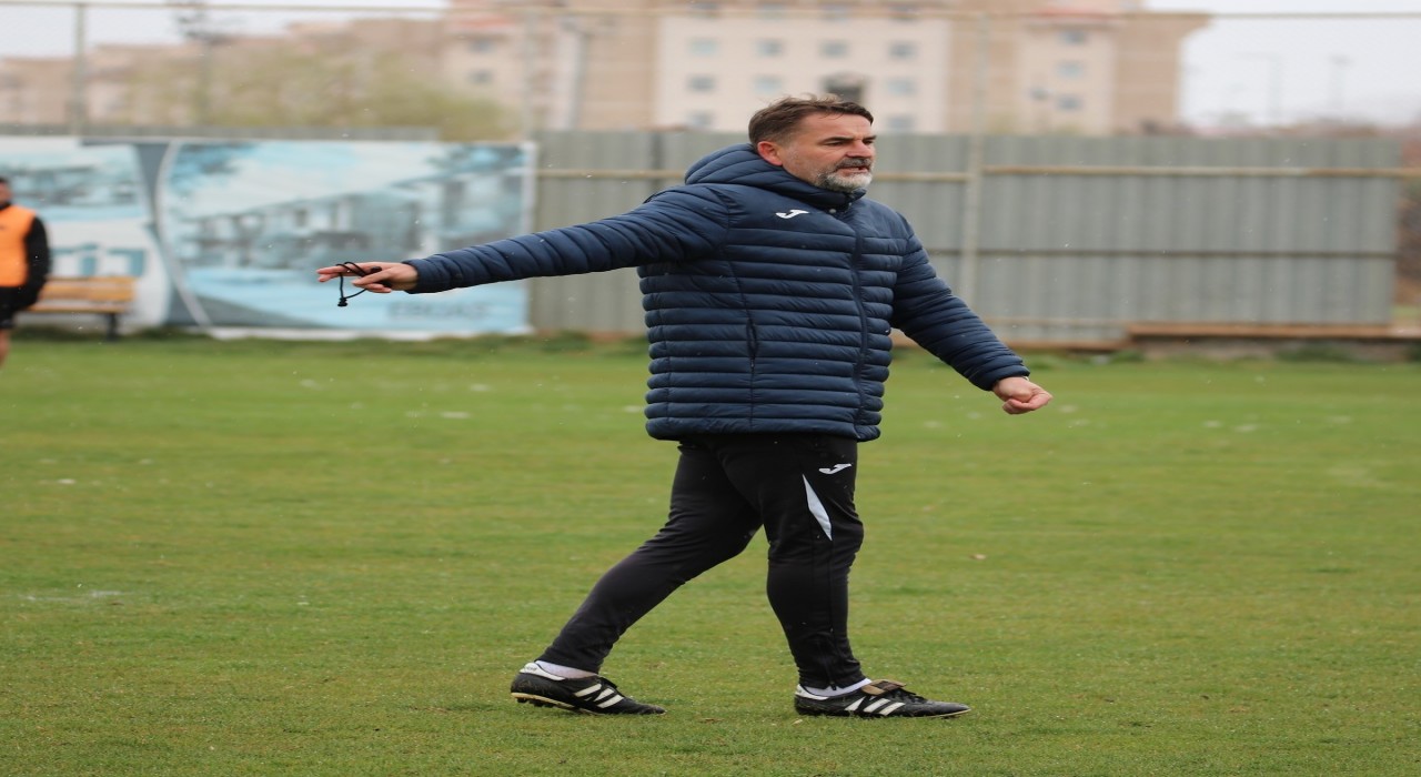 Elazığspor teknik direktörü Yenihayata PFDKdan 2 maç ceza