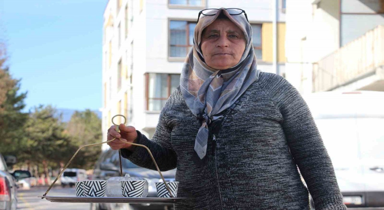 Emekçi kadın 8 yıldır kahvehane işleterek geçimini sağlıyor