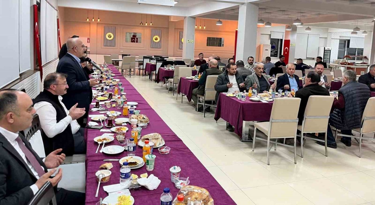Emette köy ve mahalle muhtarları iftarda bir araya geldi
