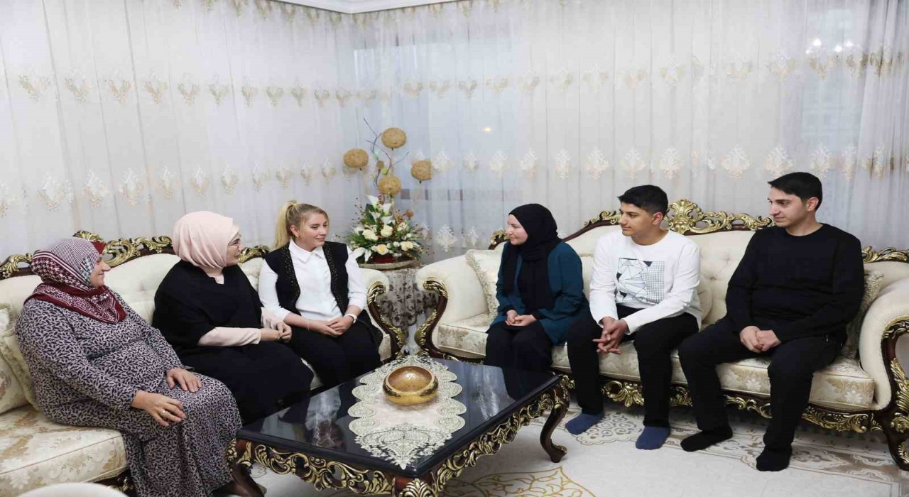 Emine Erdoğan, Vehibe Sayının iftar sofrasına konuk oldu