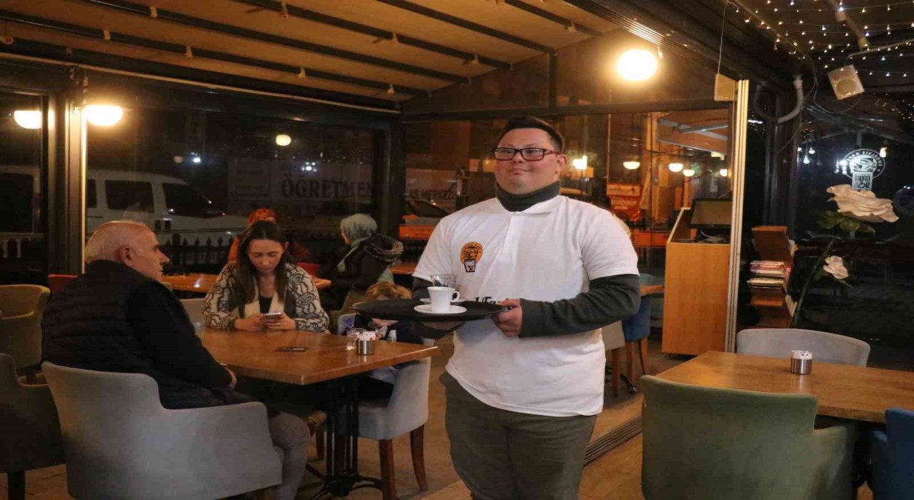 ‘Engelsiz Kafenin gençleri engel tanımıyor