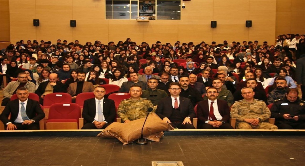 Ercişte İstiklal Marşının Kabulü ve Mehmet Akif Ersoyu Anma Günü