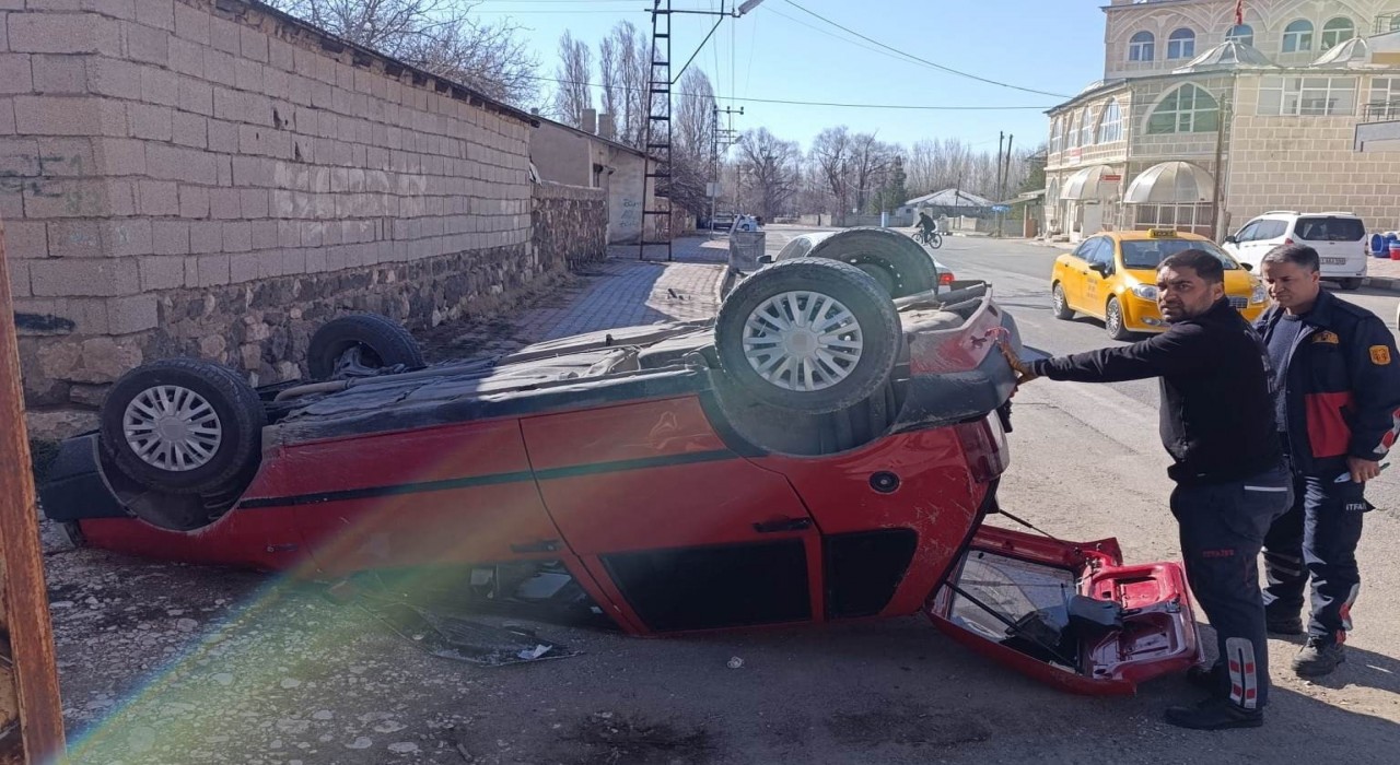 Ercişte trafik kazası: 1 yaralı