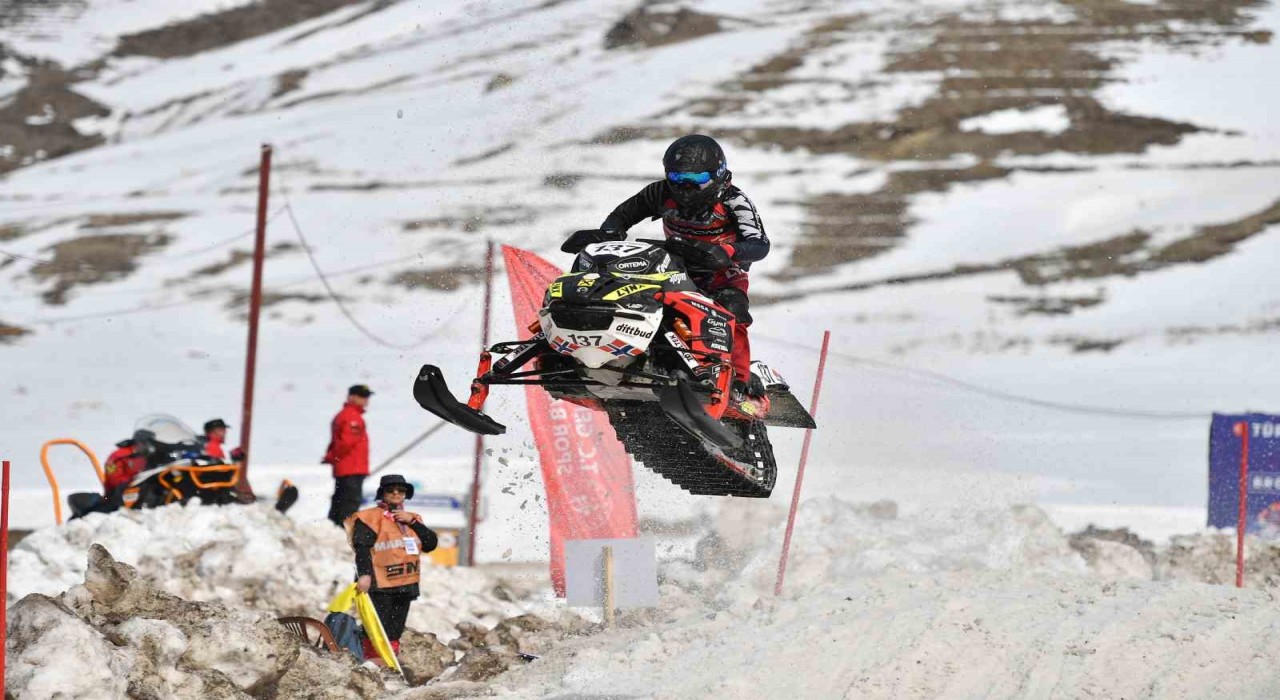 Erciyeste Dünya Kar Motosikleti Şampiyonası heyecanı başladı