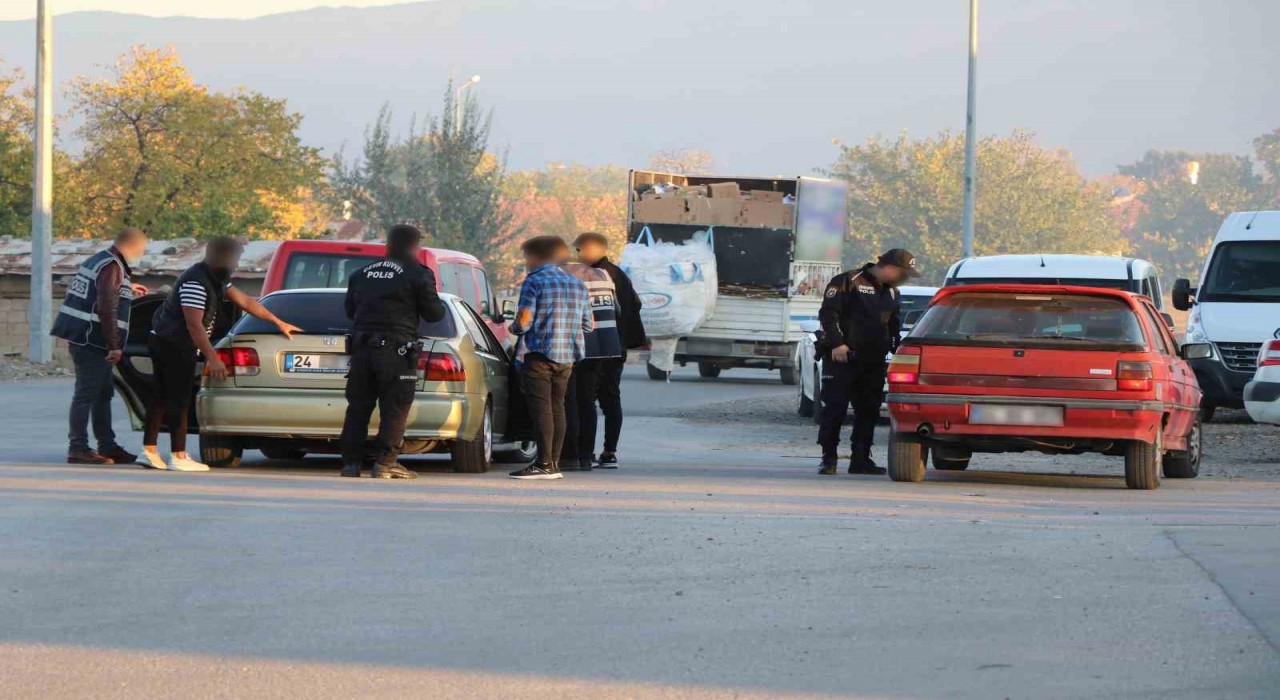 Erzincanda aranması bulunan 14 şahıs yakalandı