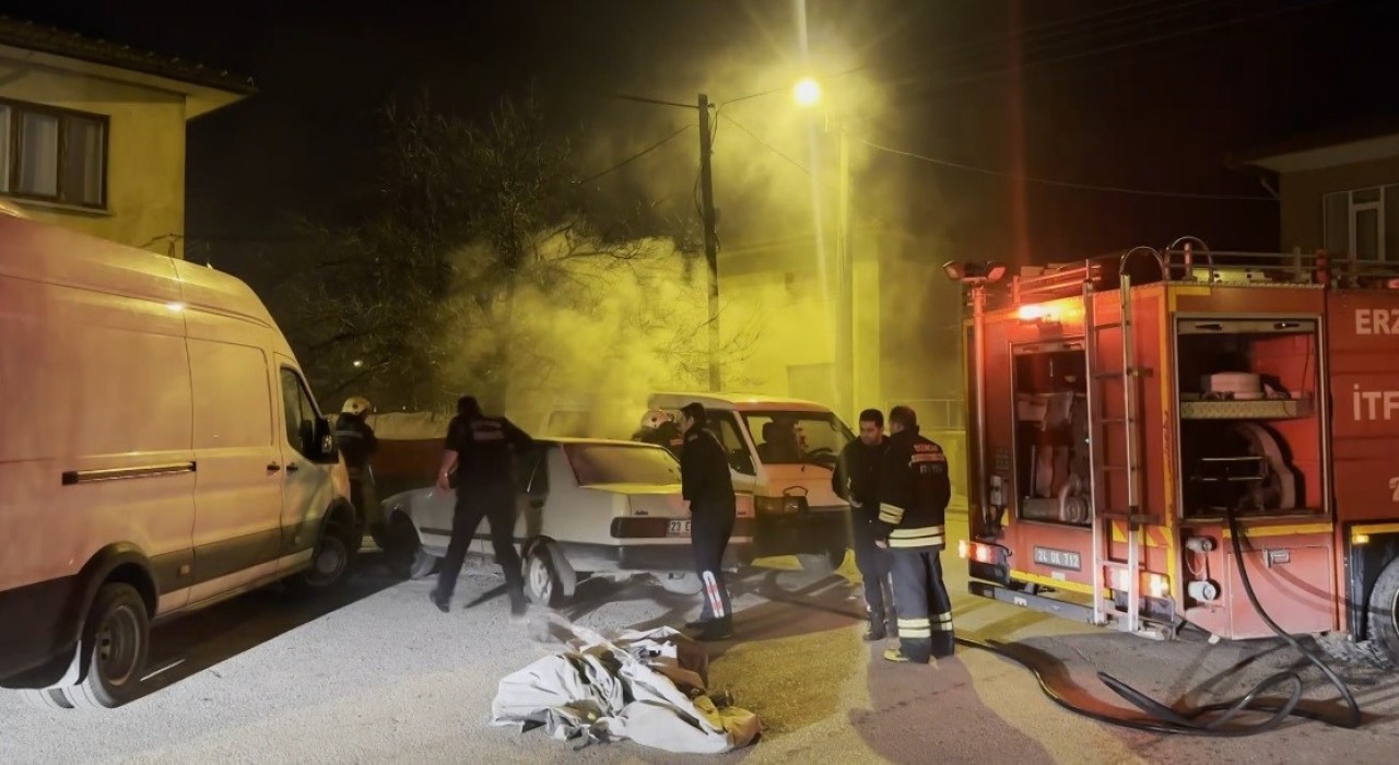 Erzincanda Fiat Tofaş araç yandı