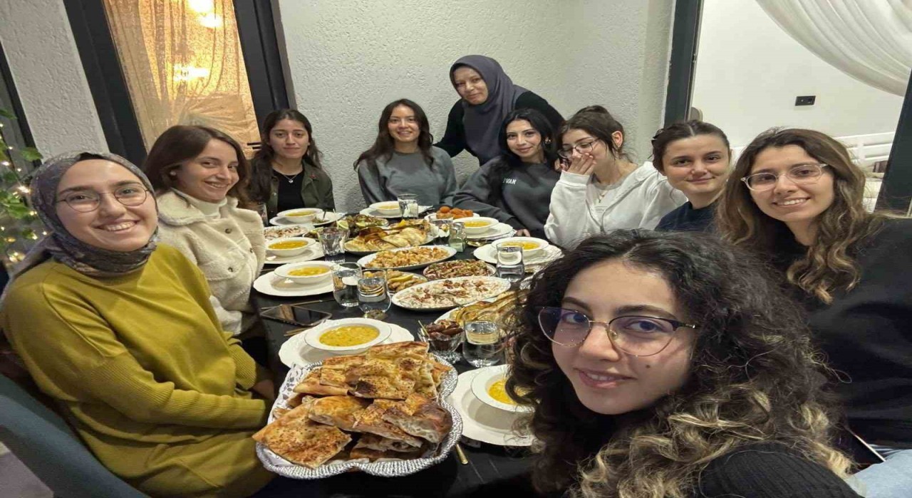 Erzincanda Gurbetteki Ailem projesiyle Ramazanın bereketi hep birlikte paylaşılıyor