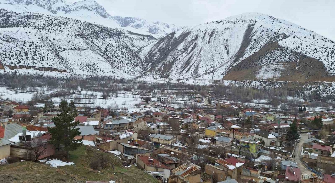 Erzincanın turistik vitrini Çağlayan, doğalgaz hizmetinden yararlanamıyor