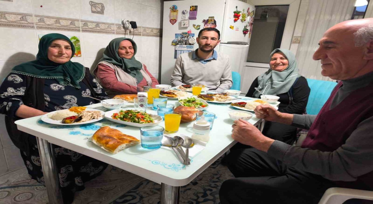 Erzurumda 4 kuşak aileler iftarda buluşturuldu