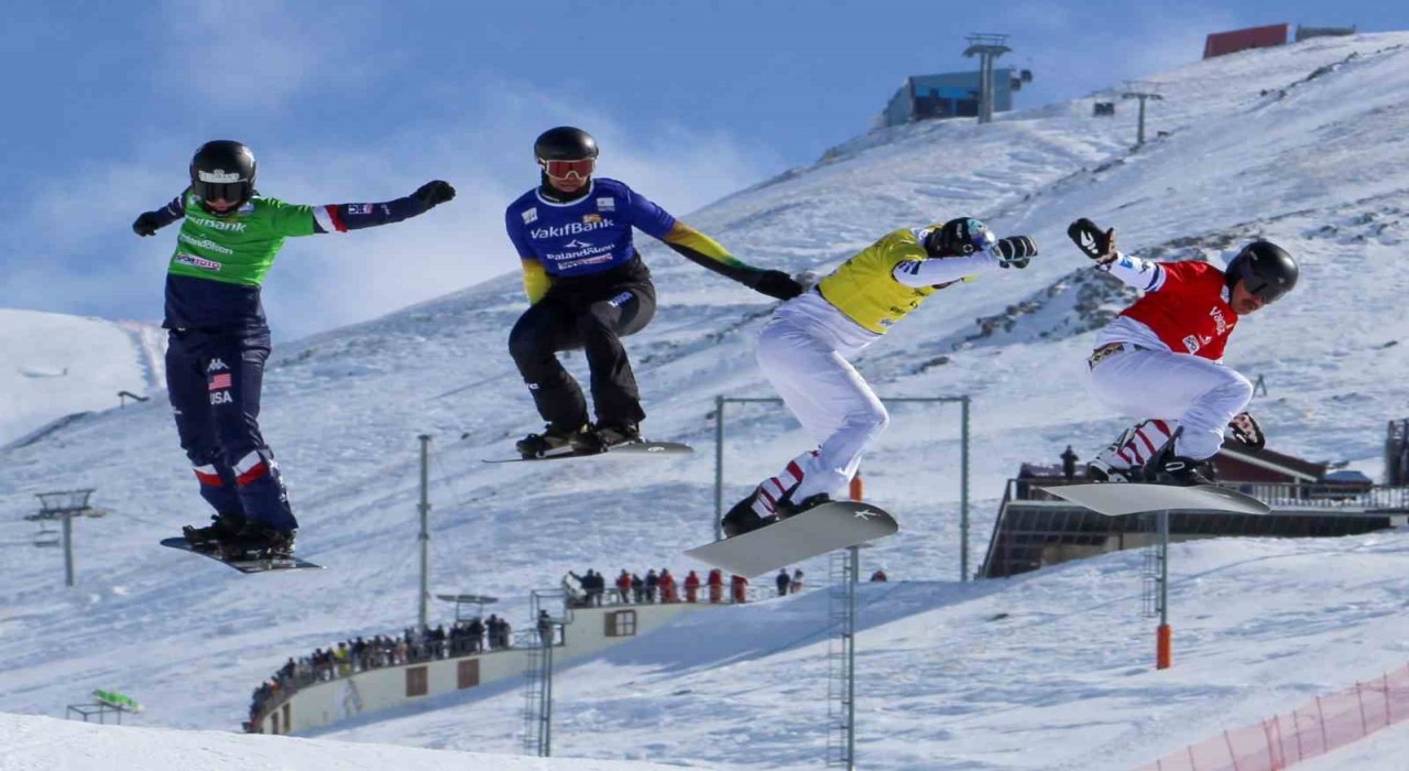 Erzurumda dünya snowboard kupası heyecanı