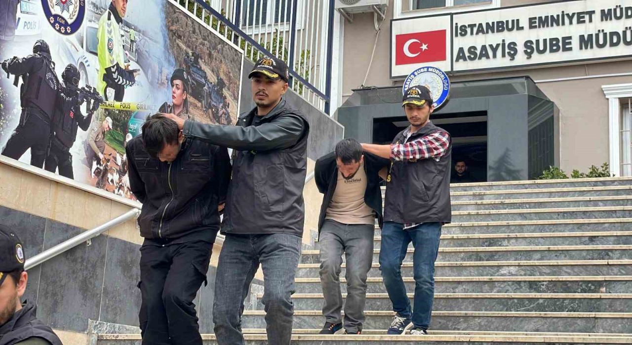 Esenyurtta ilginç soygun: Polis olduklarını söyleyerek 1,7 milyon liralık top kumaşı gasp ettiler