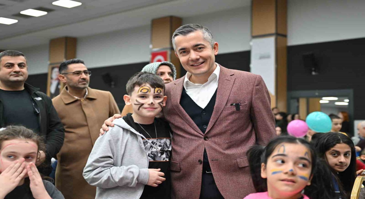 Esenyurtta yüzlerce çocuk aynı iftar sofrasında buluştu