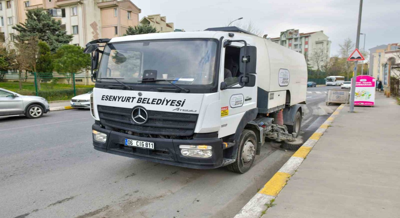Esenyurtun sokakları bayrama hazır