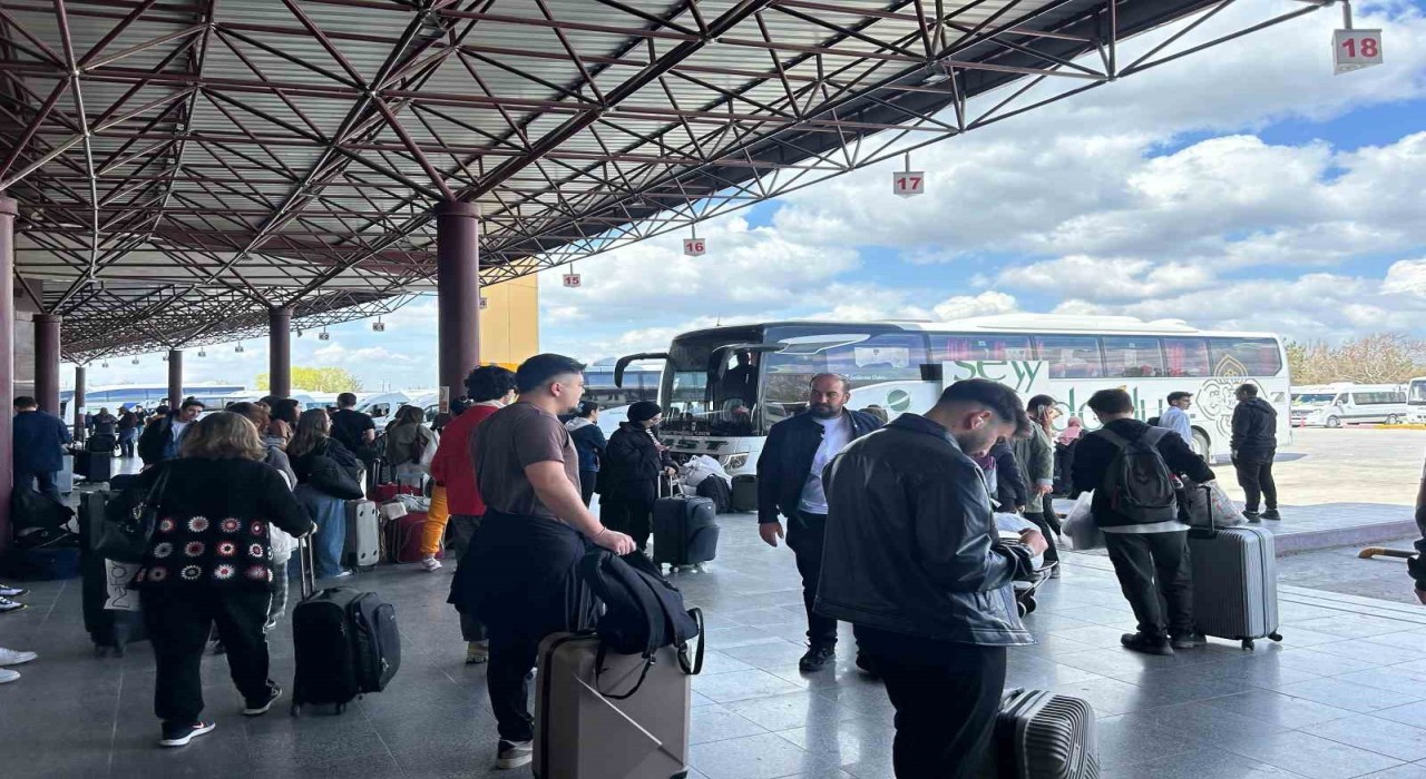 Eskişehir Otogarında bayram yoğunluğu