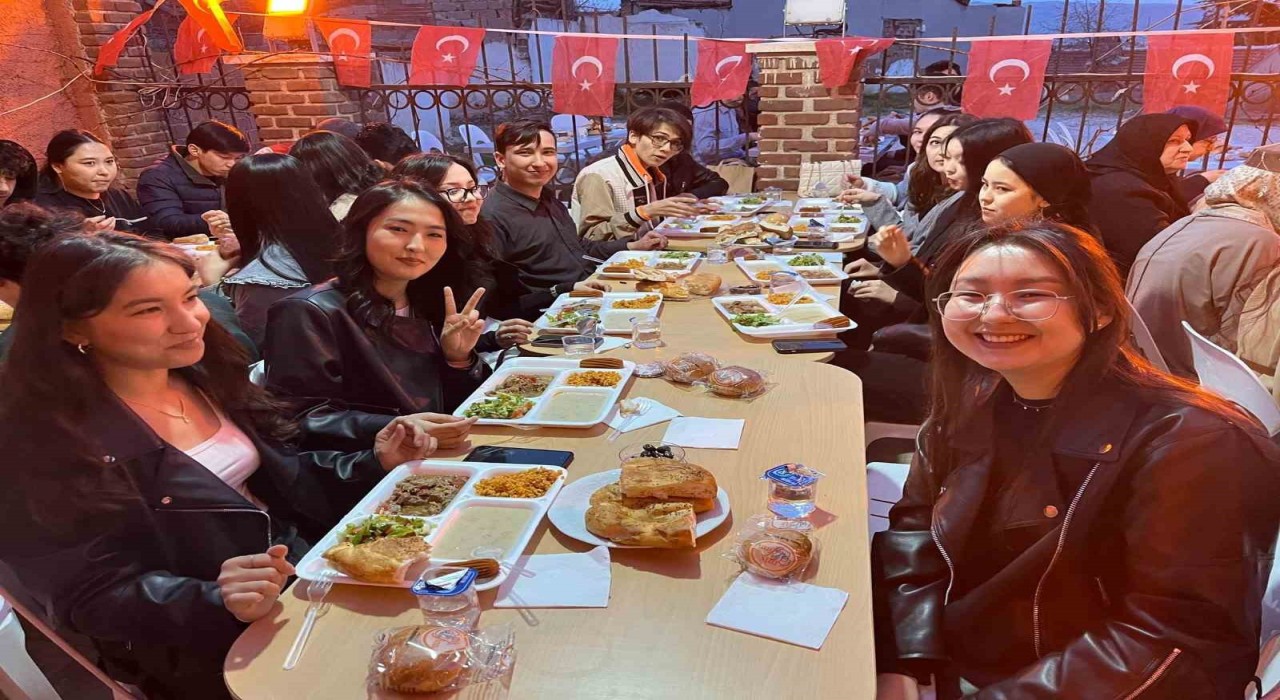 Eskişehir Türk Ocağından Kadir Gecesi iftarı