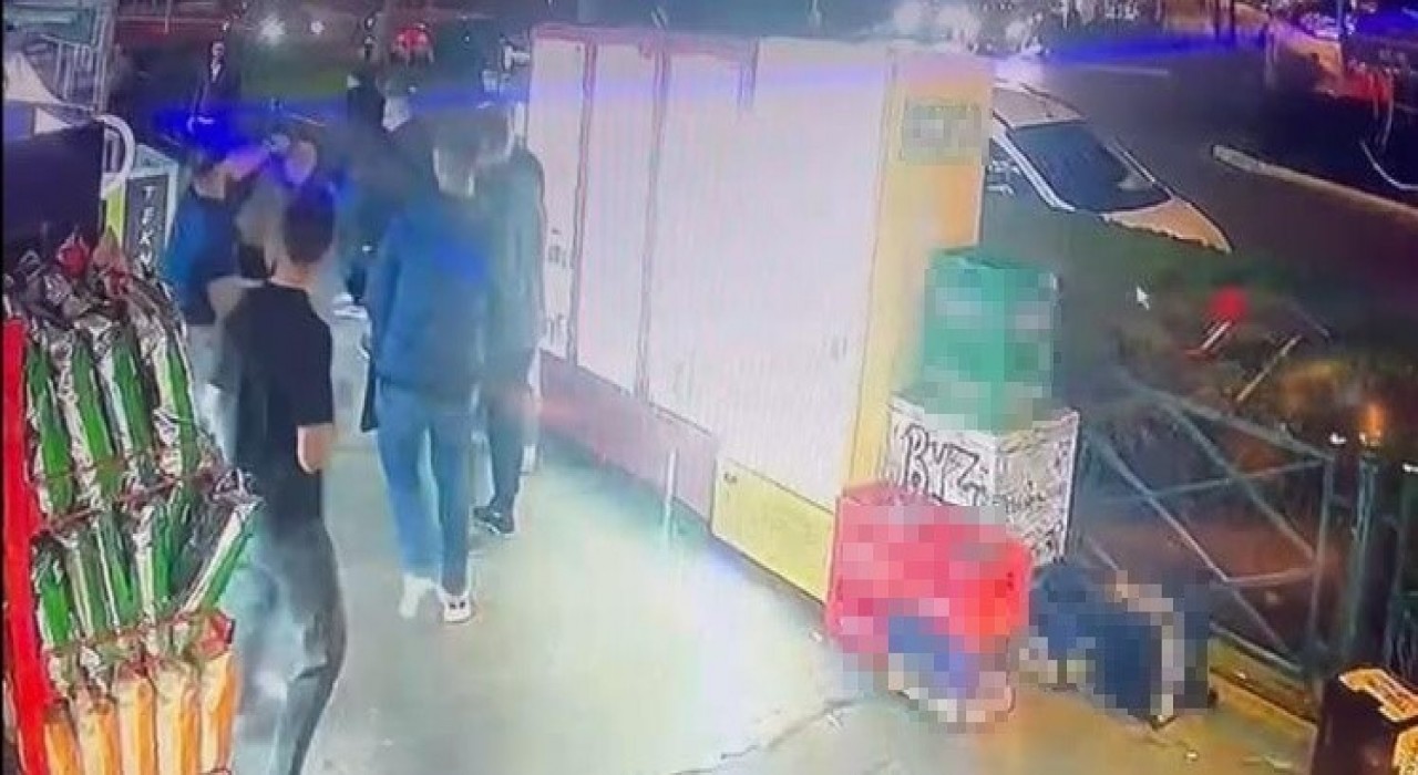 Eskişehirde 2 grup arasında çıkan bıçaklı kavga kamerada