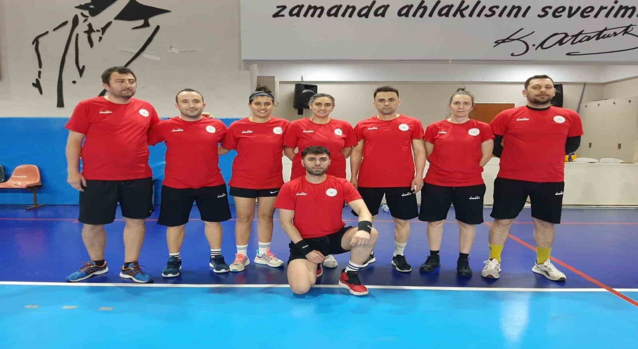 Eskişehirde Çanakkale Zaferinin 110uncu yılında voleybol müsabakası düzenlendi