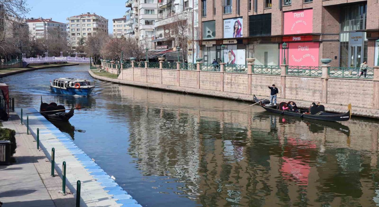 Eskişehirde güzel hava gondollarda yoğunluk oluşturdu