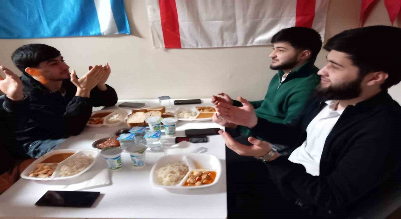 Eskişehirde okuyan Türk Dünyası öğrencileri iftarda buluştu