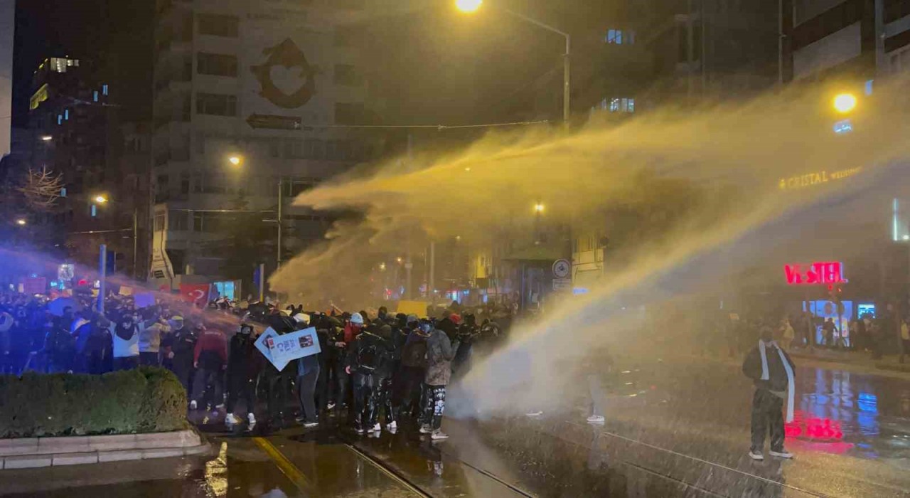 Eskişehirde protestolarda gözaltına alınan şahıslardan 14ü adliyeye sevk edildi