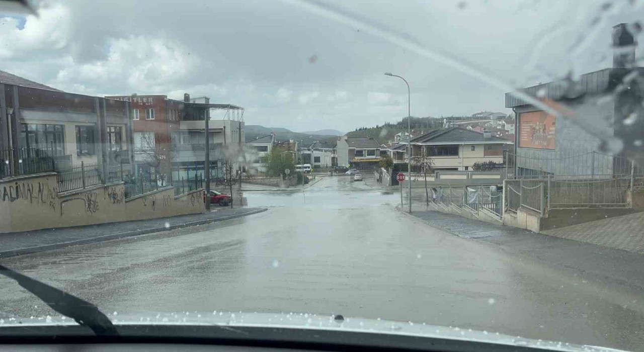Eskişehirde sağanak yağmur ve dolu etkili oldu