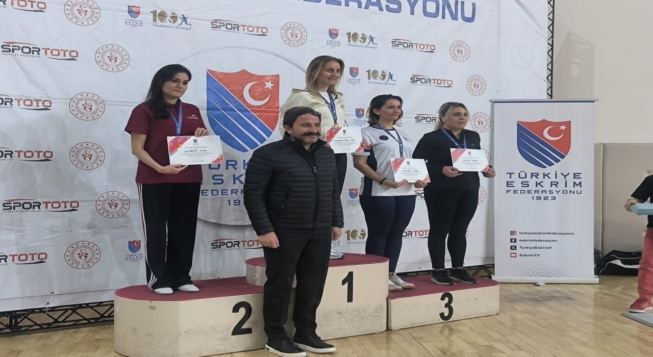 Eskişehirde Veteranlar V1 Erkekler Epe Türkiye Şampiyonası ödülleri dağıtıldı