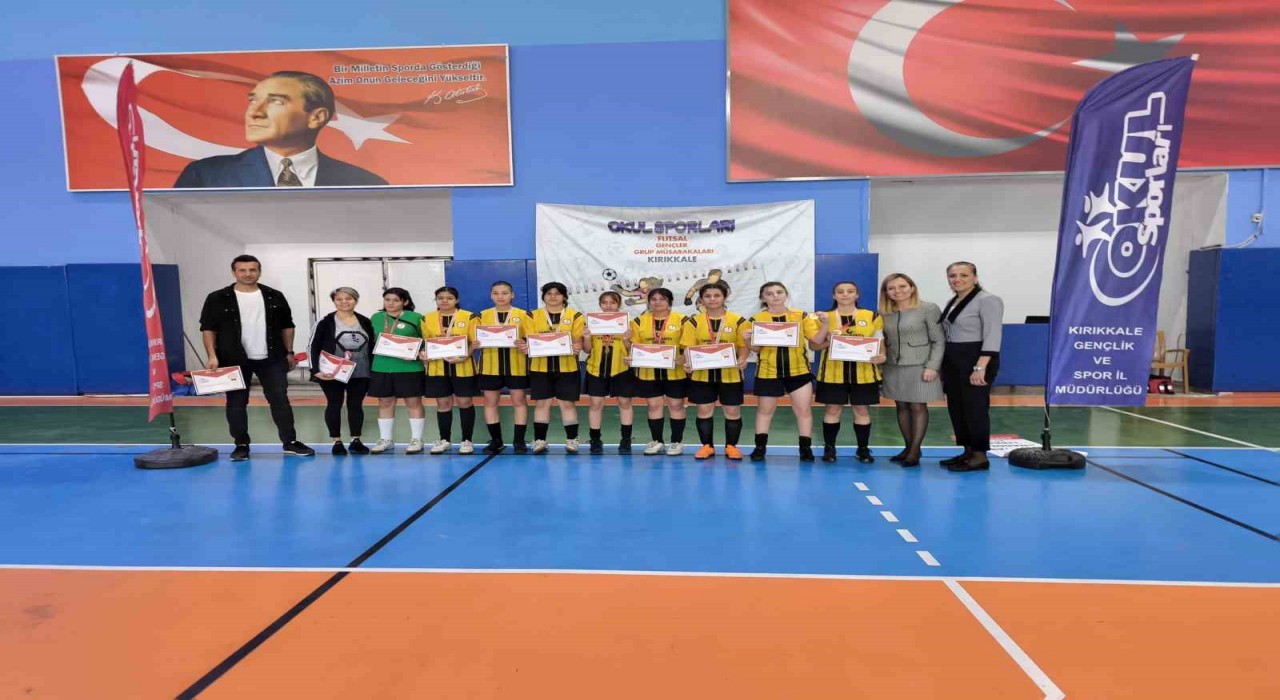 Eskişehirin kız futsal takımı bölge şampiyonu oldu