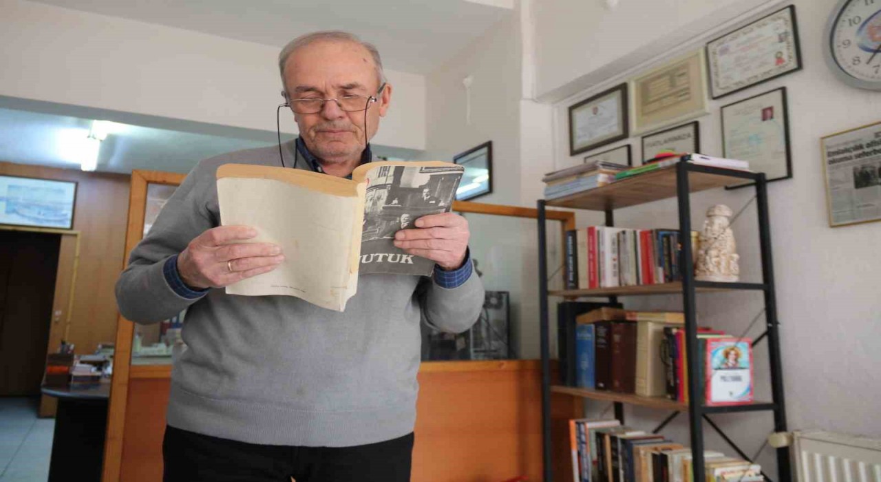 Eskişehirli emlakçı ödünç verdiği kitapları teslim alırken özetlerini de istiyor