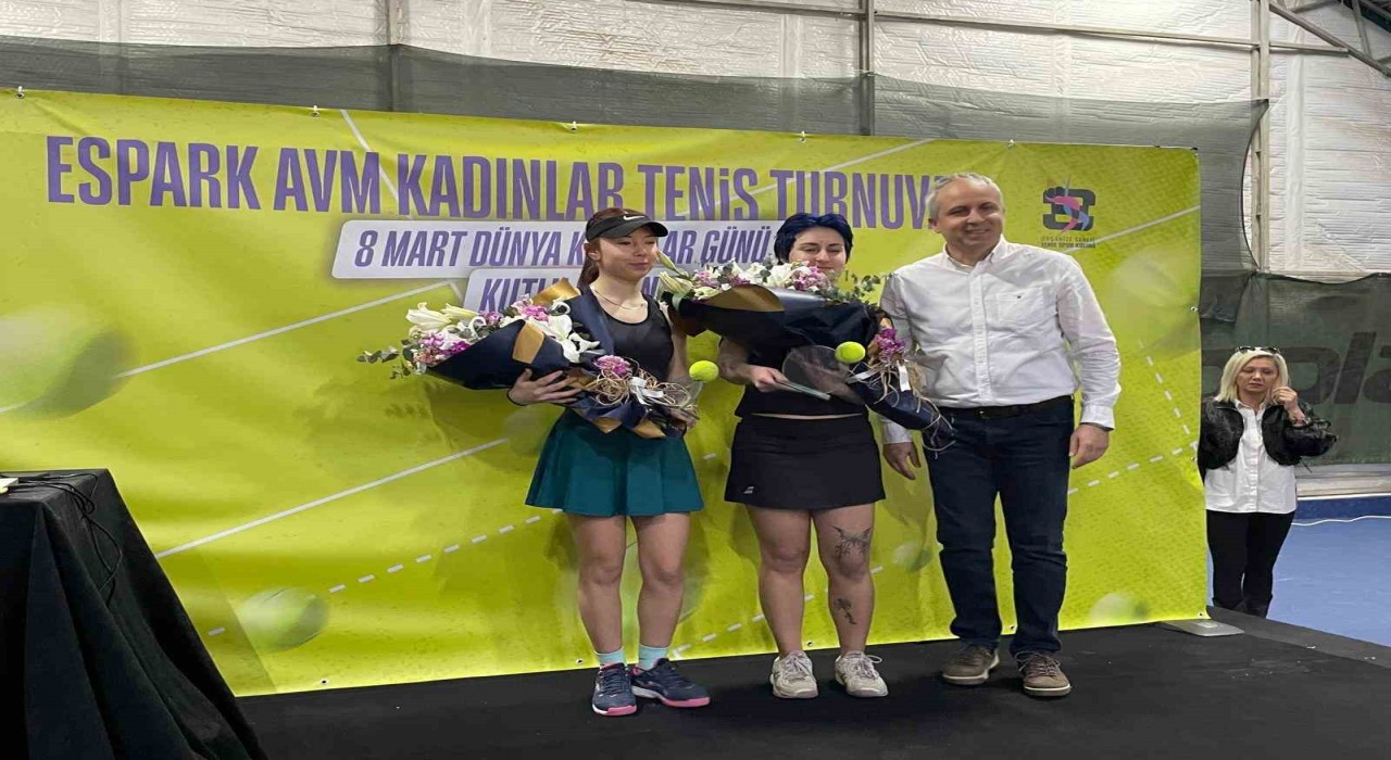 Espark AVMden 8 Mart Dünya Kadınlar Gününe özel tenis turnuvası