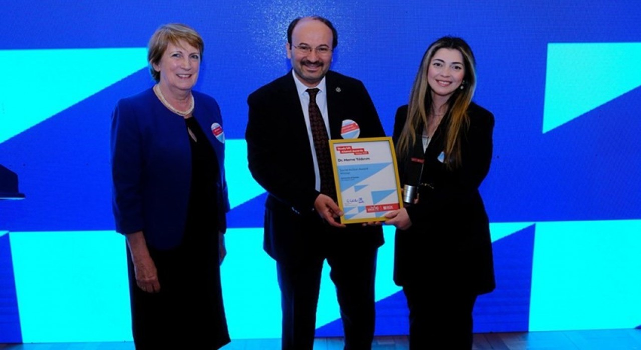 ETÜlü akademisyen British Councilden ödül aldı